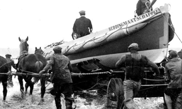 Eerbetoon aan 200 jaar KNRM met gedicht van Willy Eisenberger