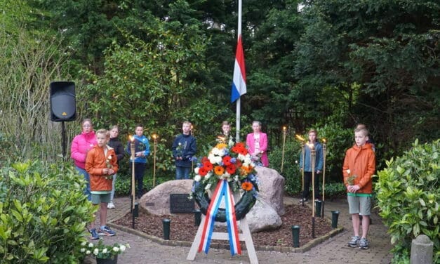 Dodenherdenking Egmond-Binnen druk bezocht