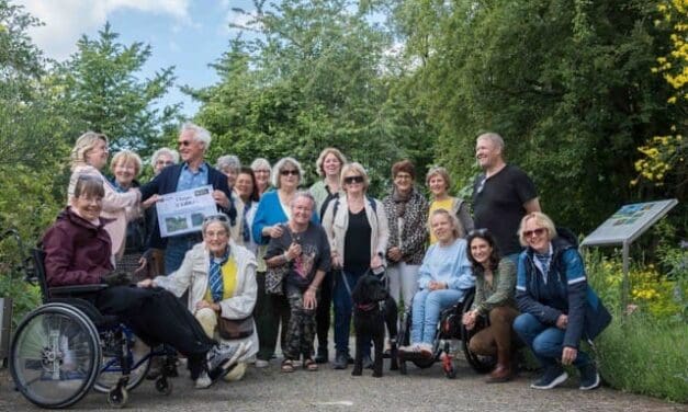 De Opening van een invalidentoilet