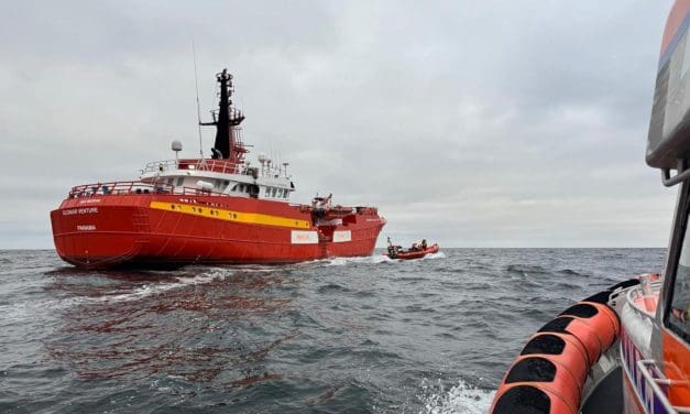 Medische evacuatie voor de kust van Bergen aan Zee