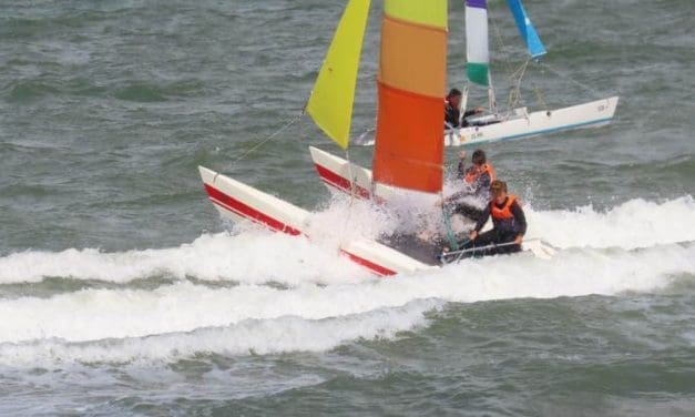 Beleef een zomer vol zeilplezier bij Catclub Egmond – Jeugdzeilen 2025!