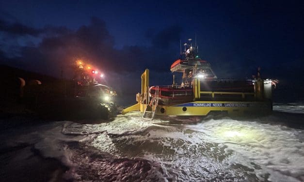 KNRM Egmond trotseert metershoge golven bij redding Guard Vessel Seaforce