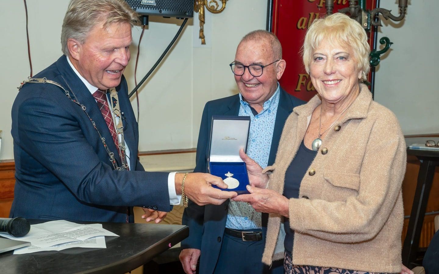 uitreiking koninklijke erepenning-4