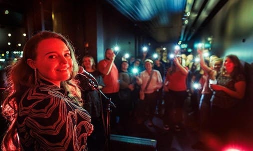 Rockabilly & Pop bij Soigné: Iris de Leeuw live in Egmond-Binnen