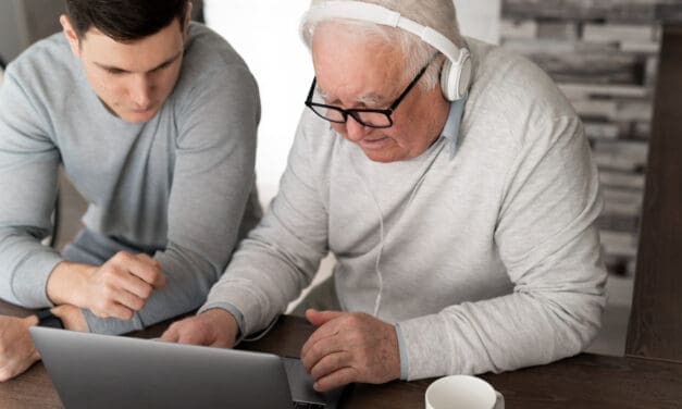 Cursus ‘Digitaal meedoen’ helpt inwoners op weg in de online wereld