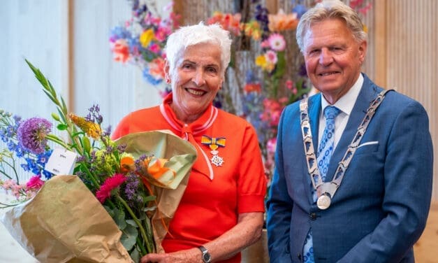 Koninklijke onderscheiding voor mevrouw Hafkamp uitgereikt