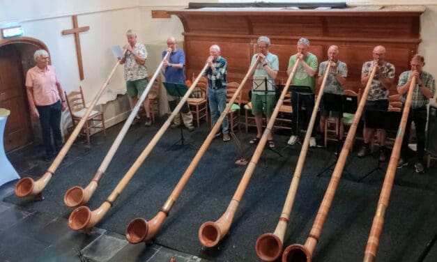 5 augustus: Alphornblazers geven concert tijdens de Egmondse braderie